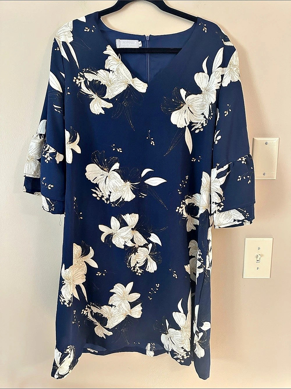 Belongsci V-Neck Bell Sleeve Shift Dress